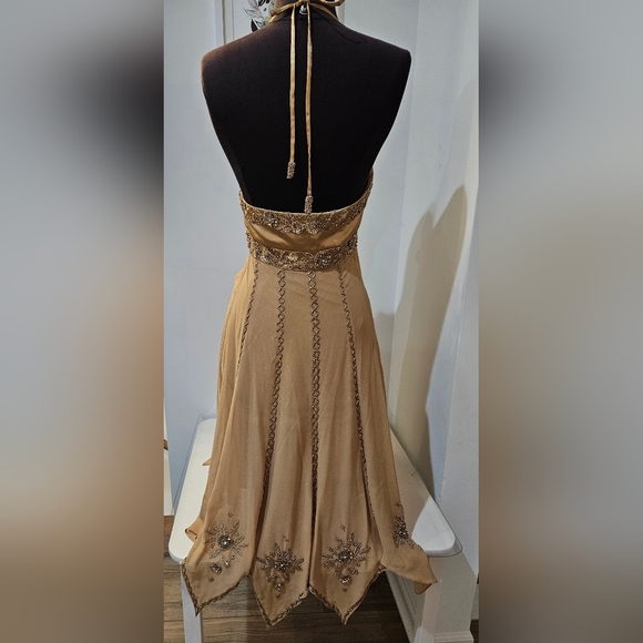 Beautiful gold beaded halter style evening dress - Picture 2 of 10